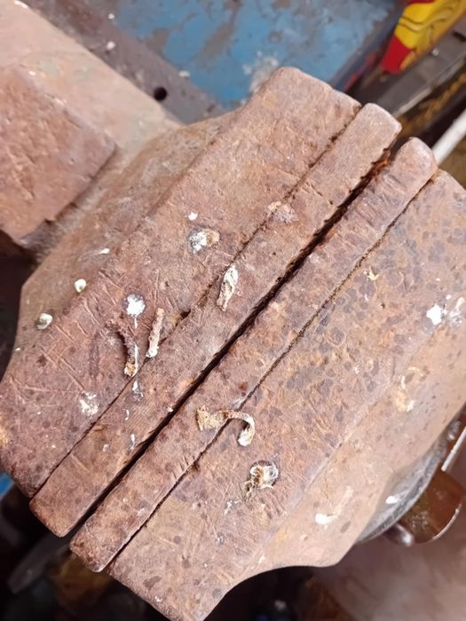 Solidne imadło sprawne szczęki 16 cm waga 43 kg niespawane (WYSYŁAM)