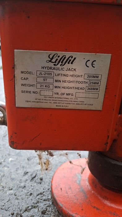 Домкрат с низким подхватом