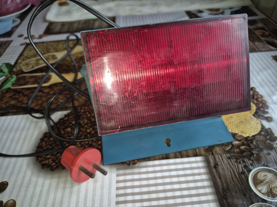 Красная фото лампа СССР.