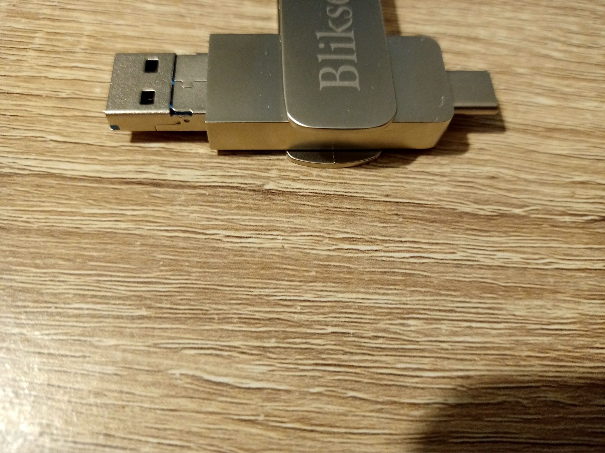 Mobilny projektor Android 11 +pendrive 64gb