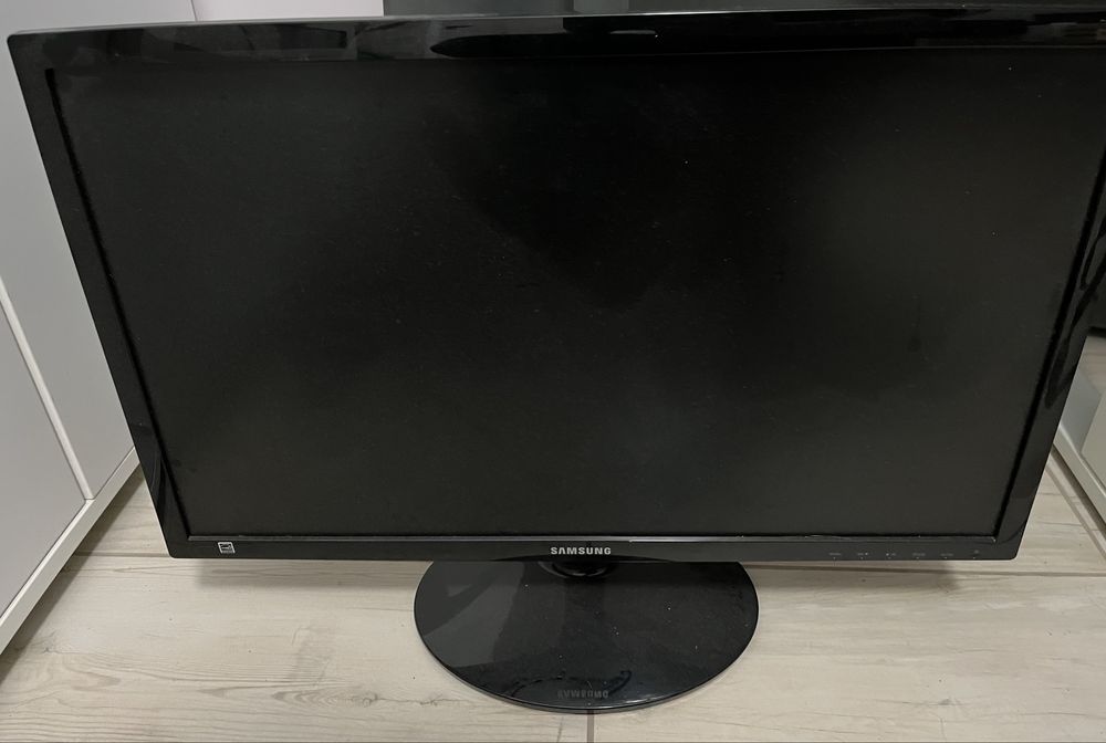 Monitory Samsung S24D300