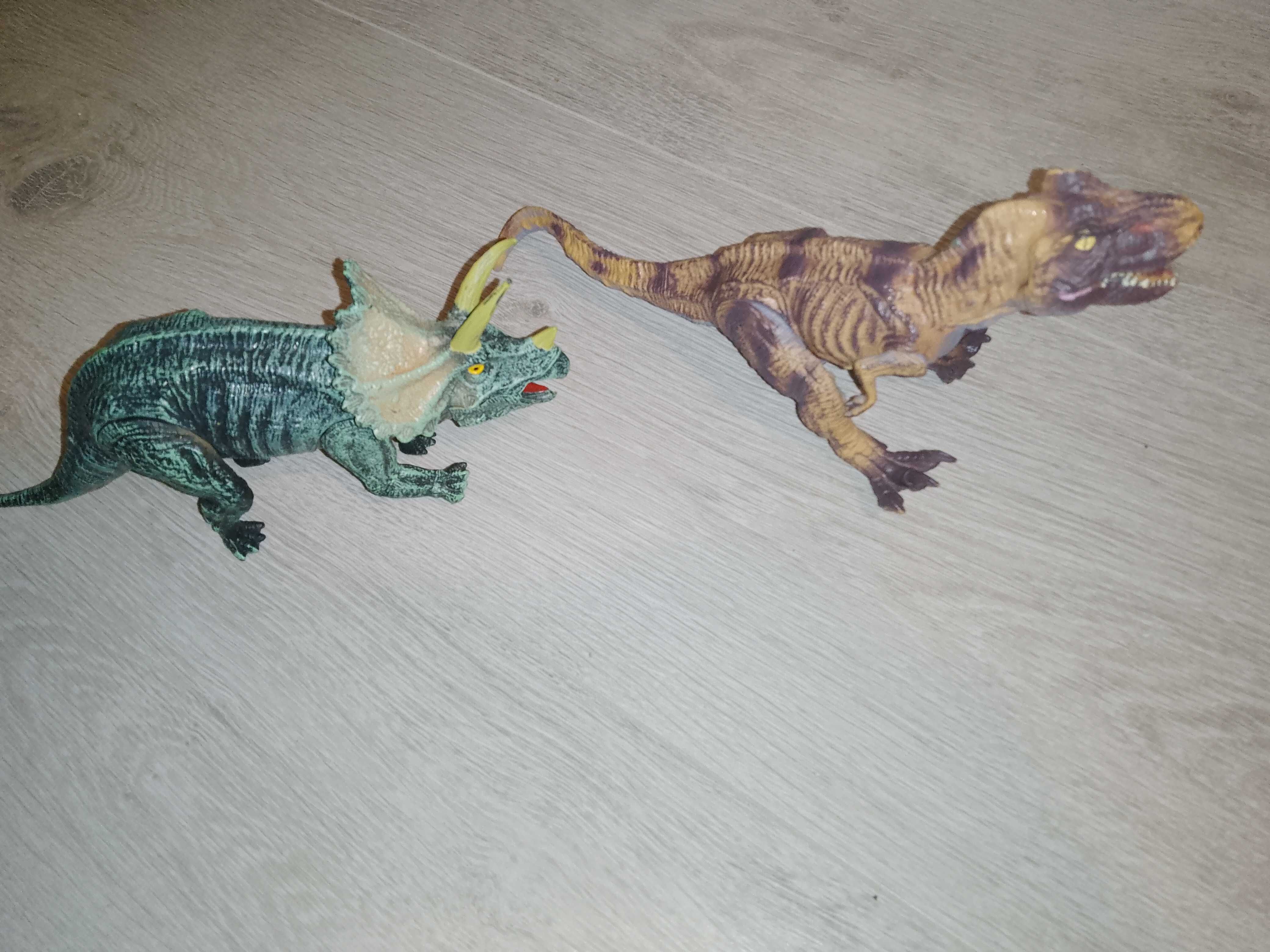 Dinozaury .Cena za dwa 10 zl