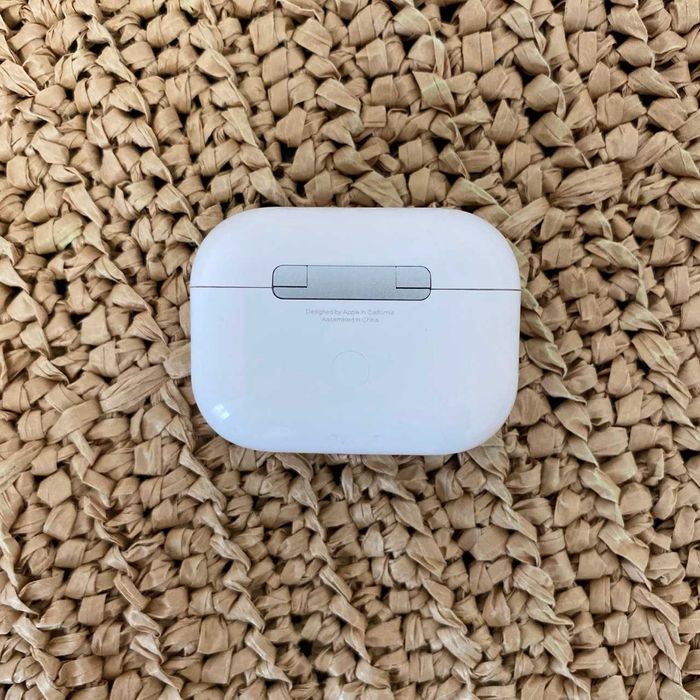 Оригінальні AirPods Pro 2 у стані нових.