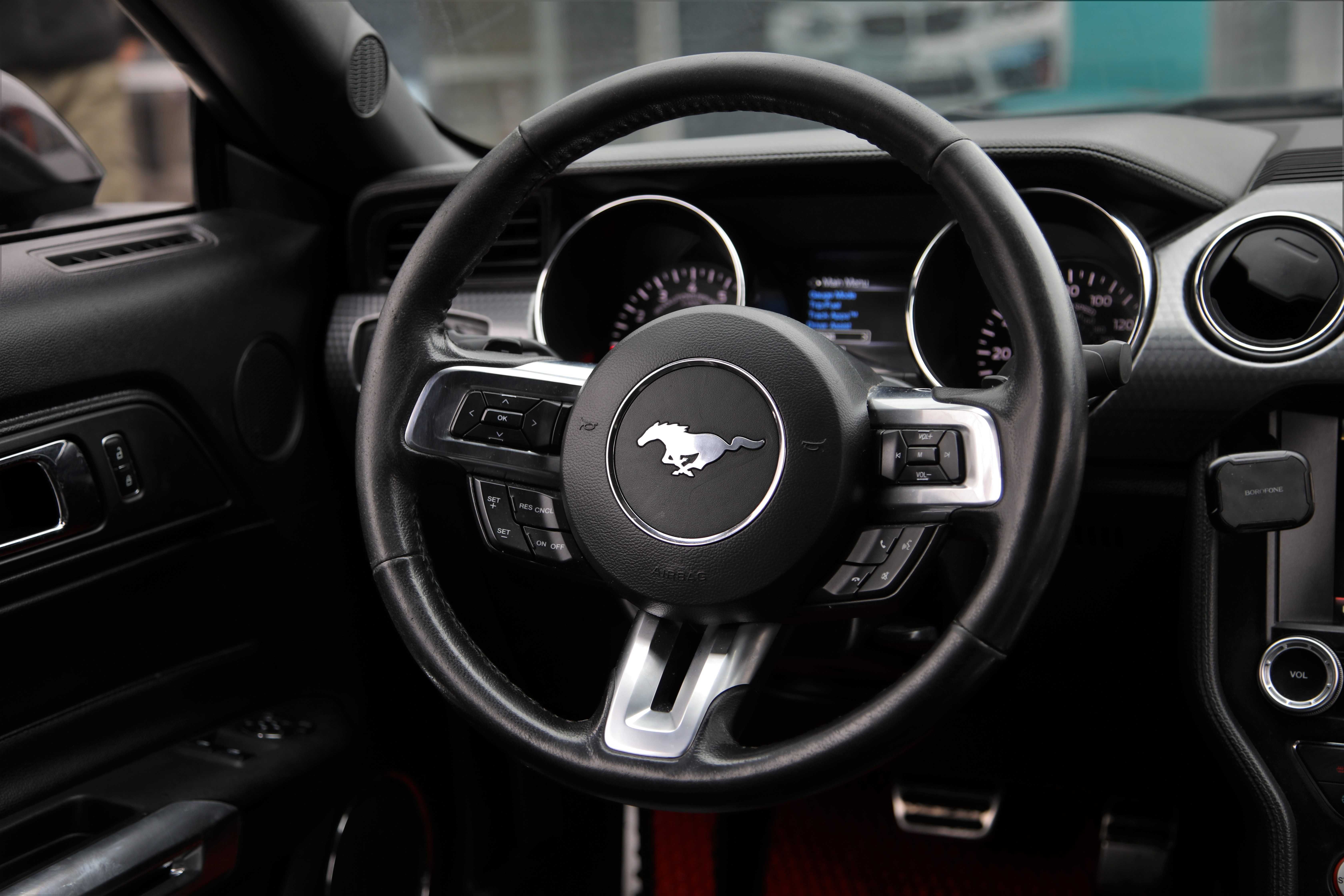 Ford Mustang 2015 року