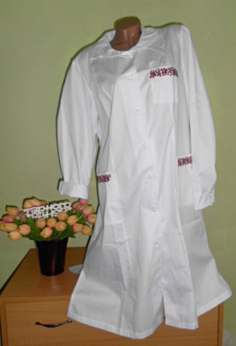 Медичний халат з вишивкою 50-52 розмір