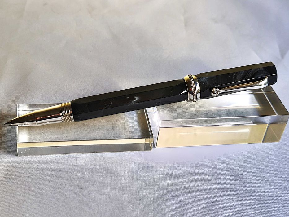 Caneta Montegrappa Micra Charcoal com Diamantes RollerBall