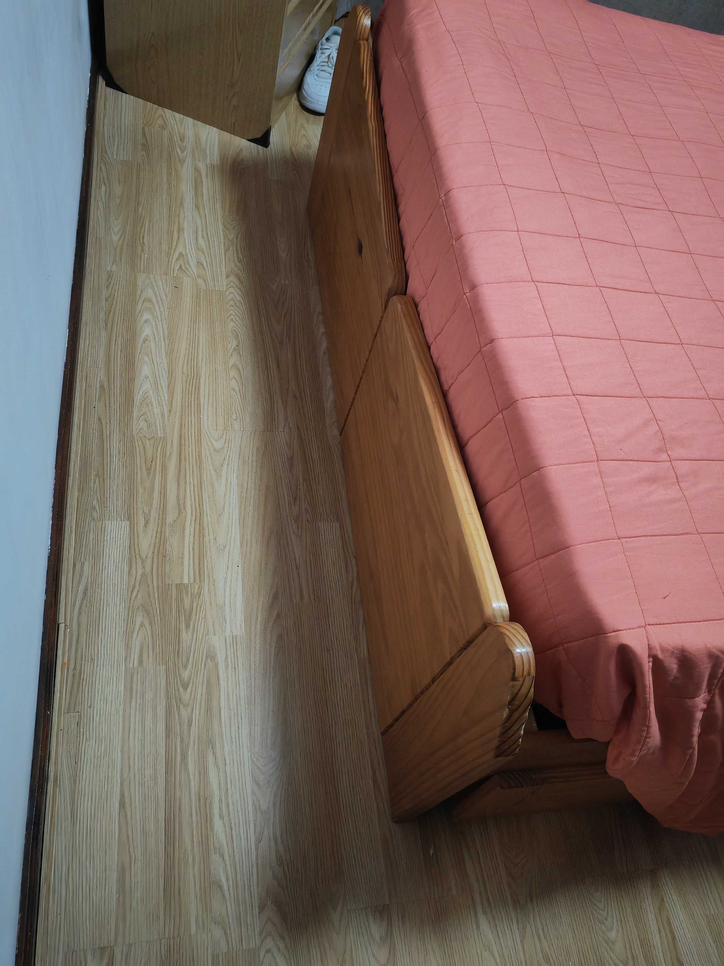 Vendo cama de casal (148cm-207cm) s/ colchão + 2 mesinhas de cabeceira