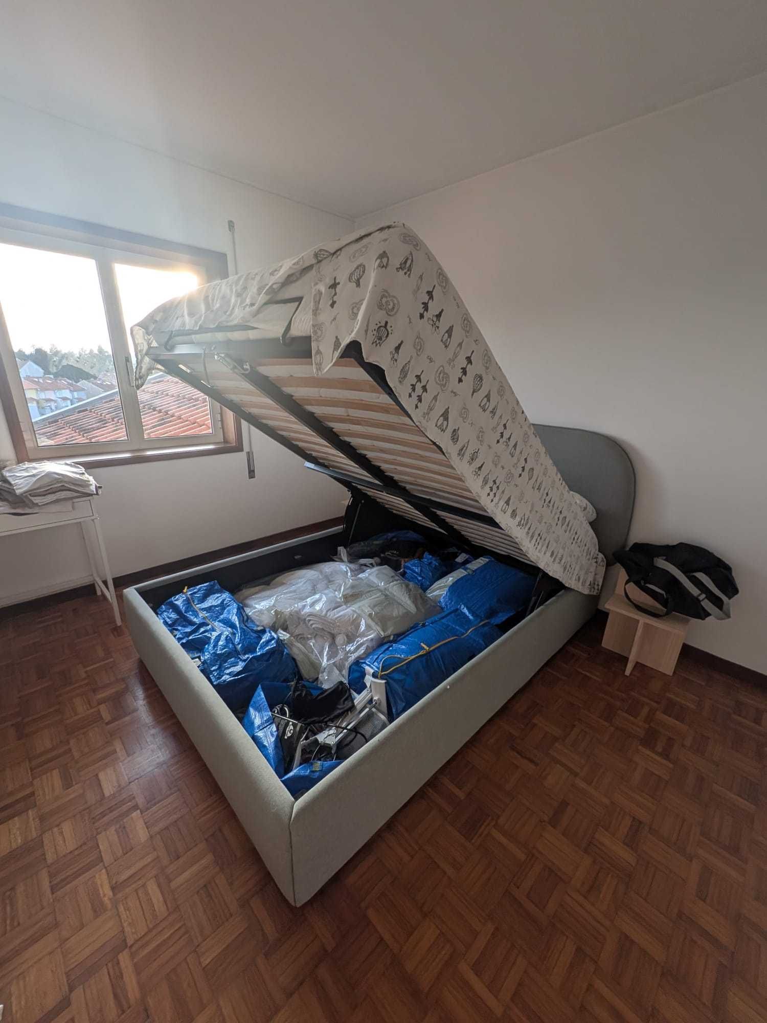 Cama estofada IKEA com arrumação + colchão El Corte Inglés