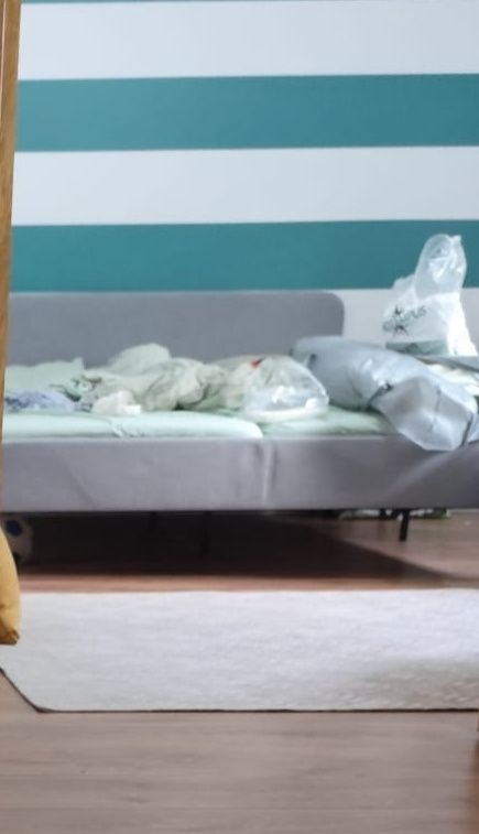 Vendo cama com colchão  cinza
