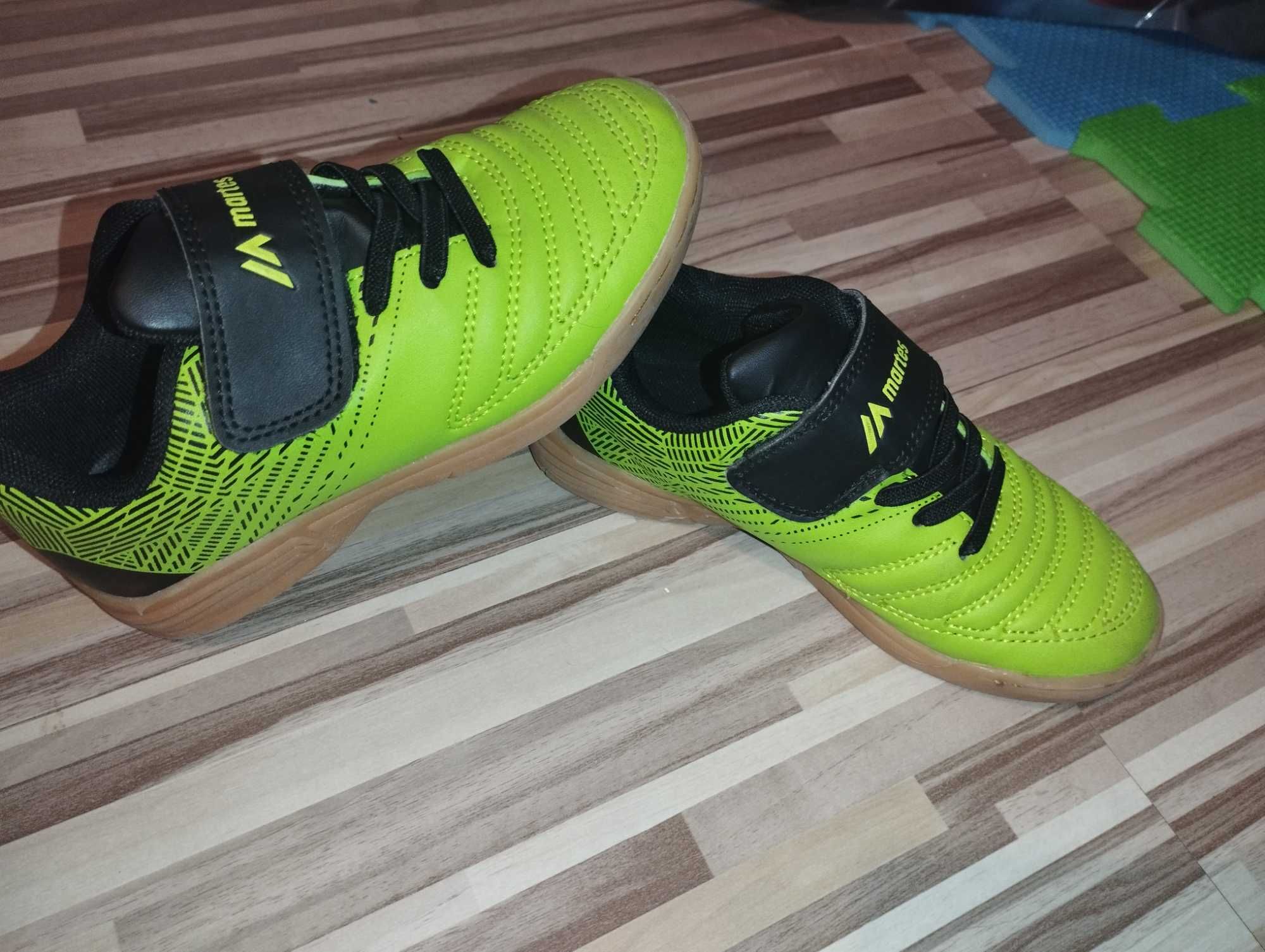 Buty halówki firmy Martes