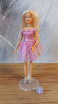 Barbie urodzinowa z prezentem