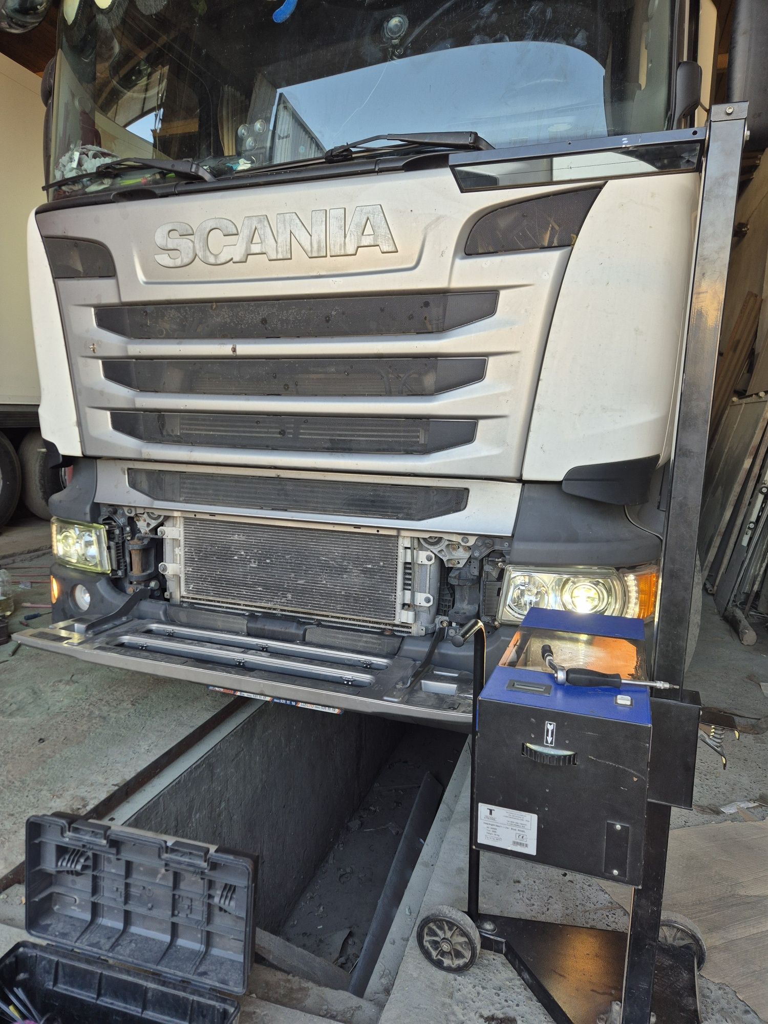 фари Scania euro 6