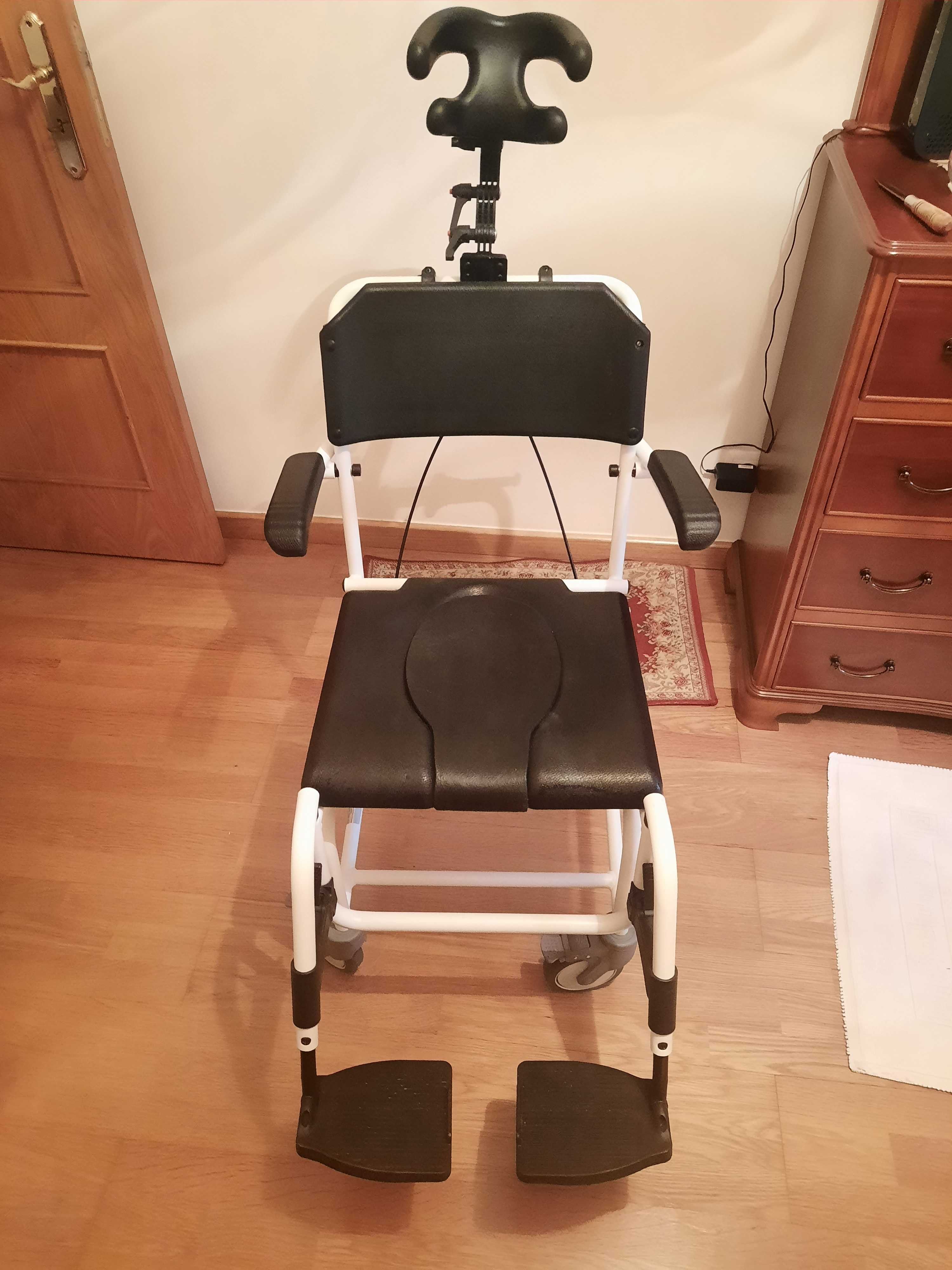 Cadeira de Banho Sanitária Reclinável C/ Encosto de Cabeça (COMO NOVA)