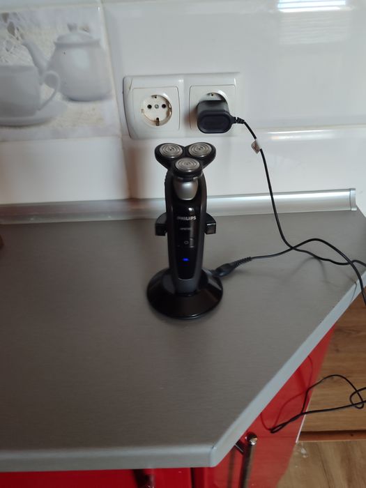 Електро бритва Philips