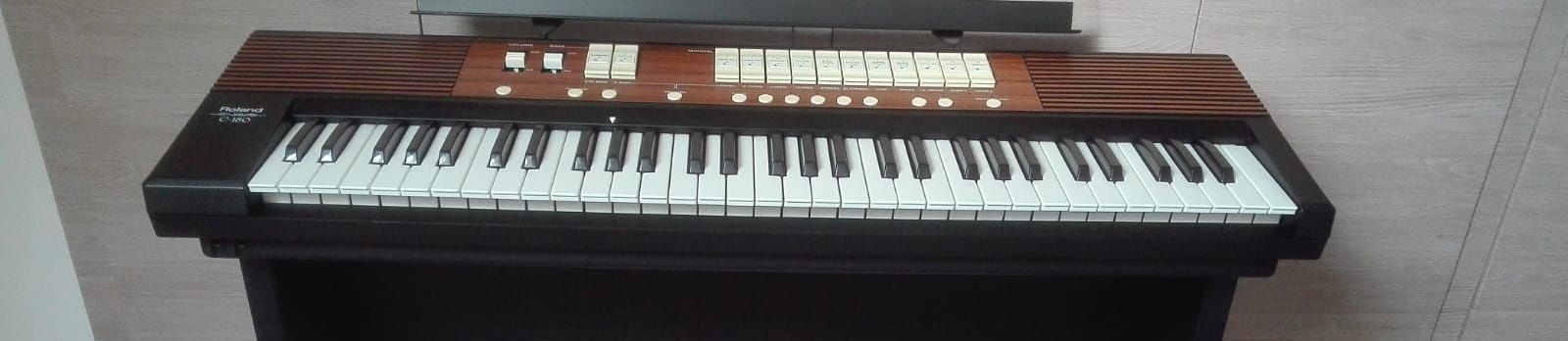 Roland C180 keyboard organy kościelne
