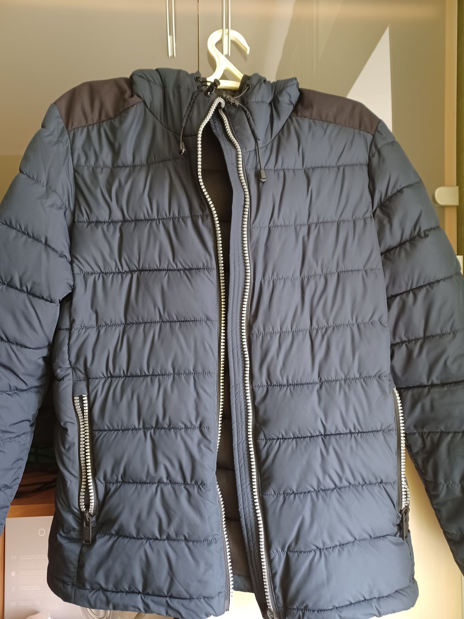 Продам чоловічу демисезонну куртку розмір 48 фірма CMP