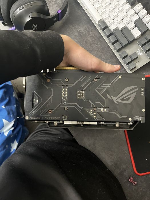 Продам відеокарту ASUS ROG STRIX GTX 1050 2GB