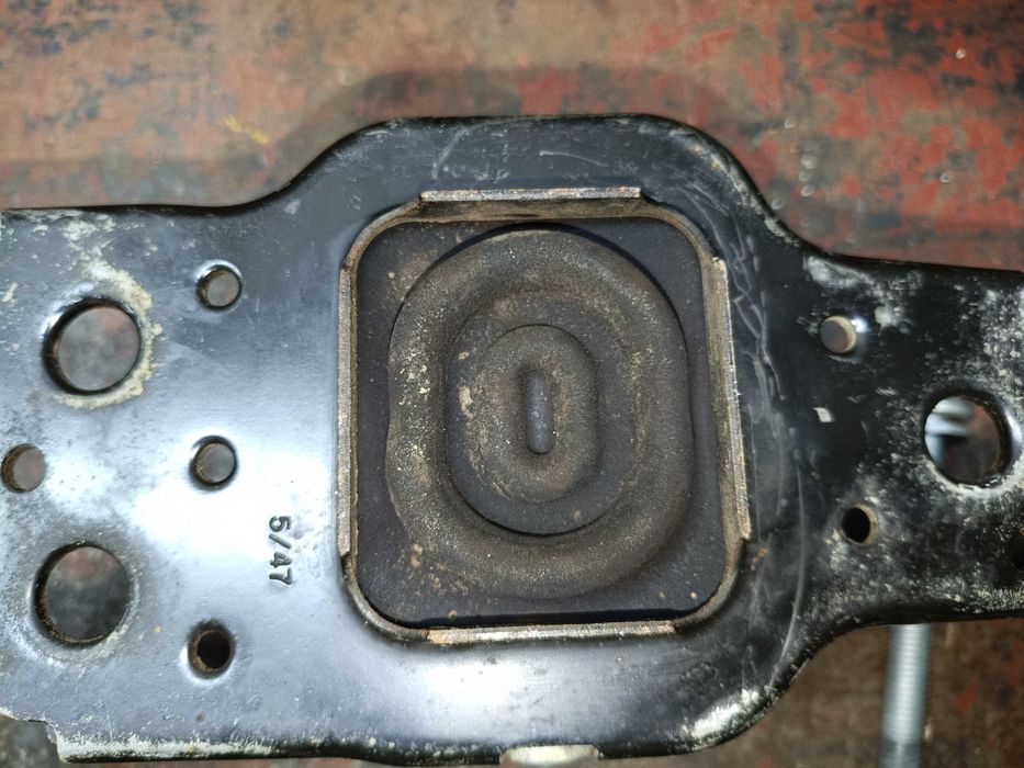 Продам верхню опору двигуна меган 2 1.6 бензин