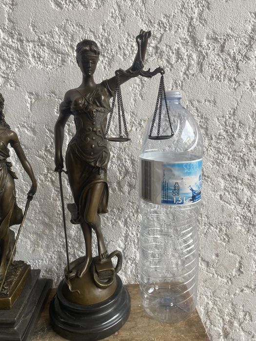 Balanças da Justiça em bronze