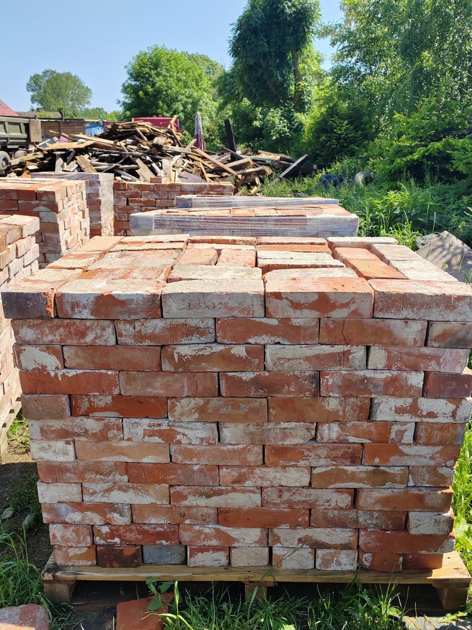 Cegła czerwona rozbiorkowa z budynków mieszkalnych, Poniemiecka cegła