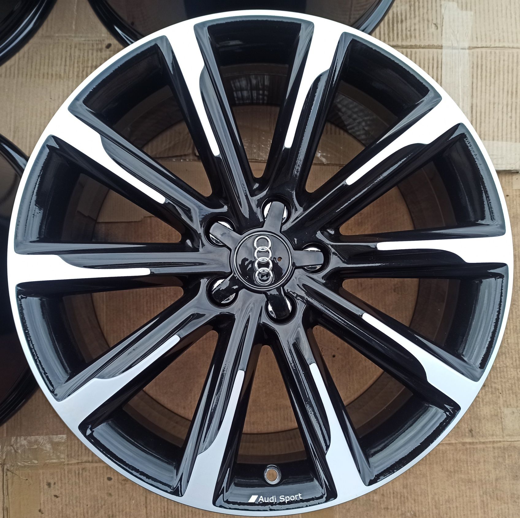 Felgi Oryginał Audi S-Line A4 A5 A6 A7 A8 8Jx19 ET26 5x112 4G8