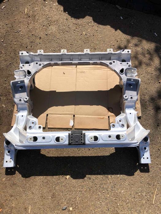 Підрамник балка Mercedes W213 W205 в наявності