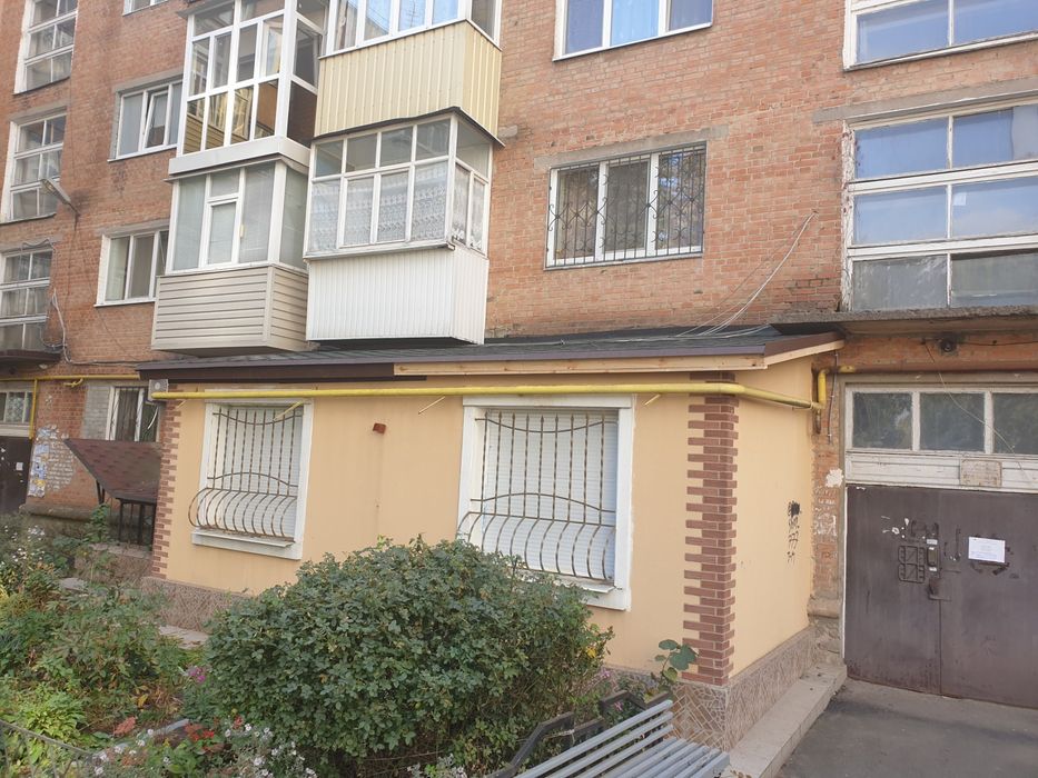 Приміщення 62м фасад під аптеку, магазин, офіс та 5+5м складських вул.