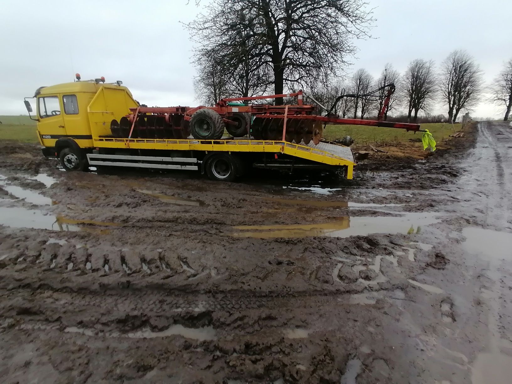 Pomoc drogowa Transport maszyn rolniczych i ciągnikow i inne