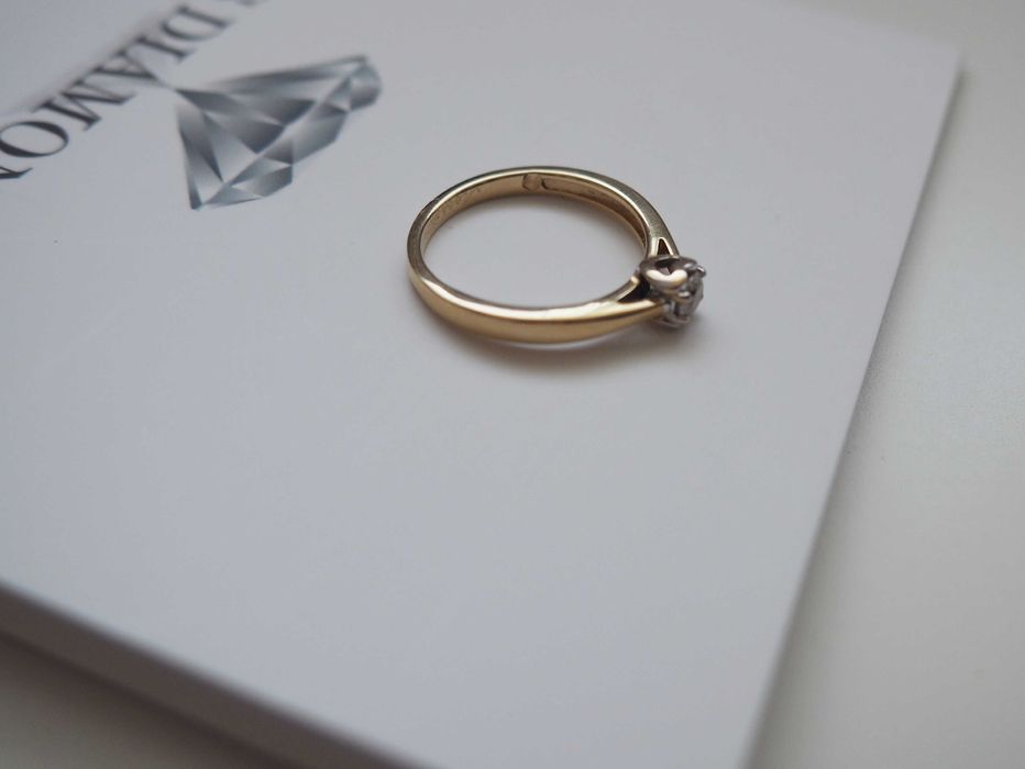 Pierścionek zaręczynowy z diamentem 0,15 ct – złoto 585 – rozmiar 11