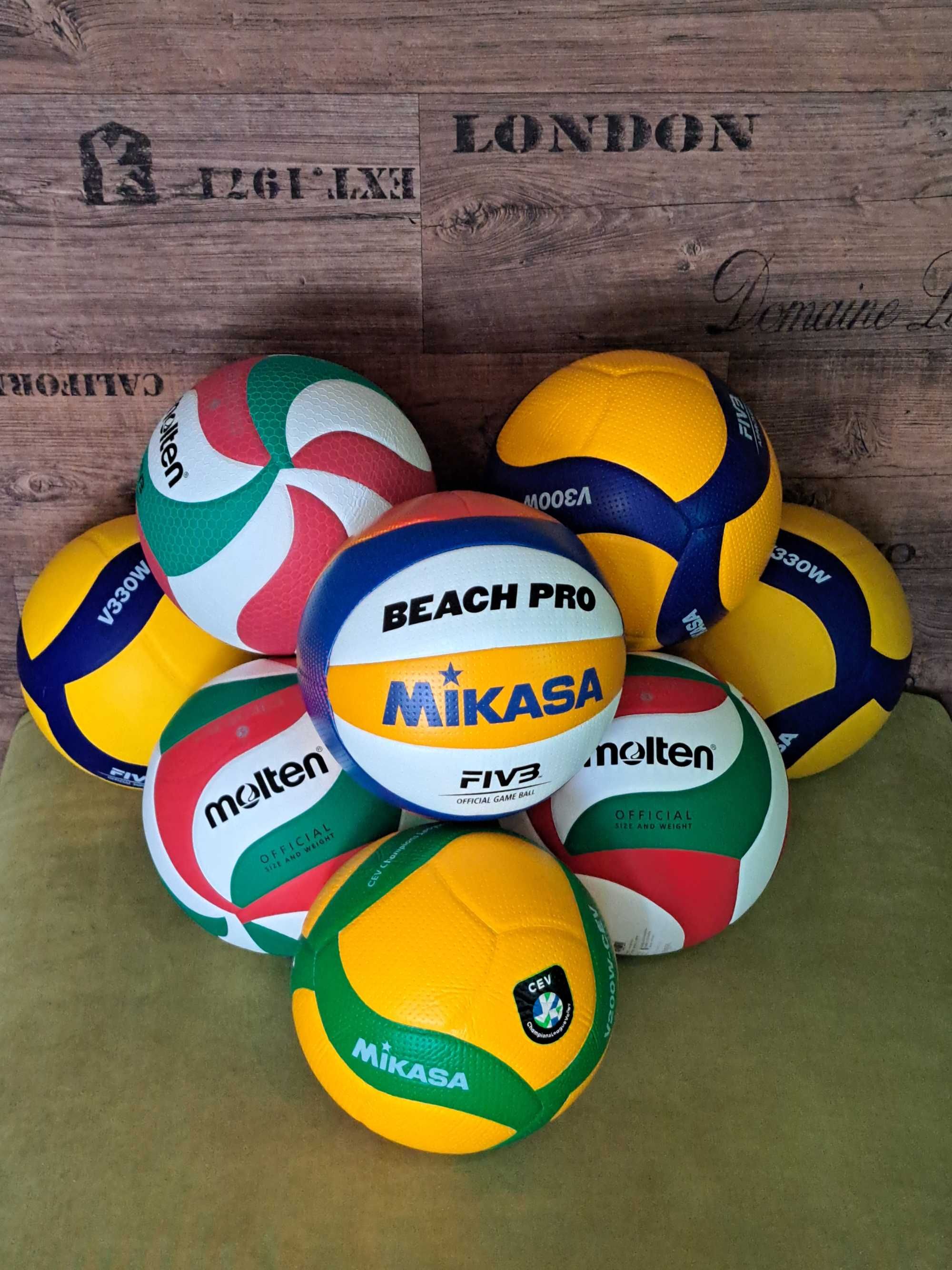 Оригінальний м'яч для пляжного волейболу Mikasa "Beach Classic BV551C"