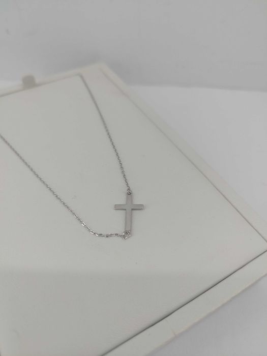 Srebrny łańcuszek z krzyżykiem 1,43G 43CM