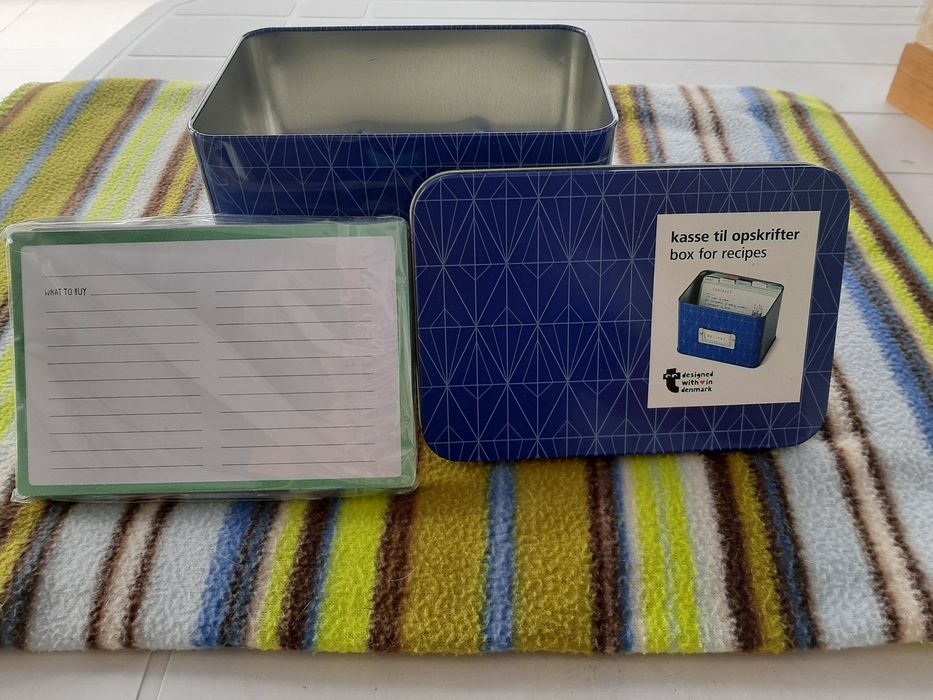 Caderno e caixa de receitas