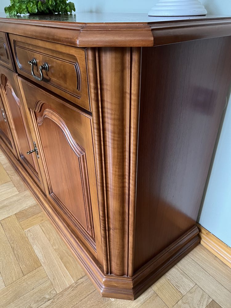 Drewniane meble Swarzędz do salonu. Lite, kolor orzech.