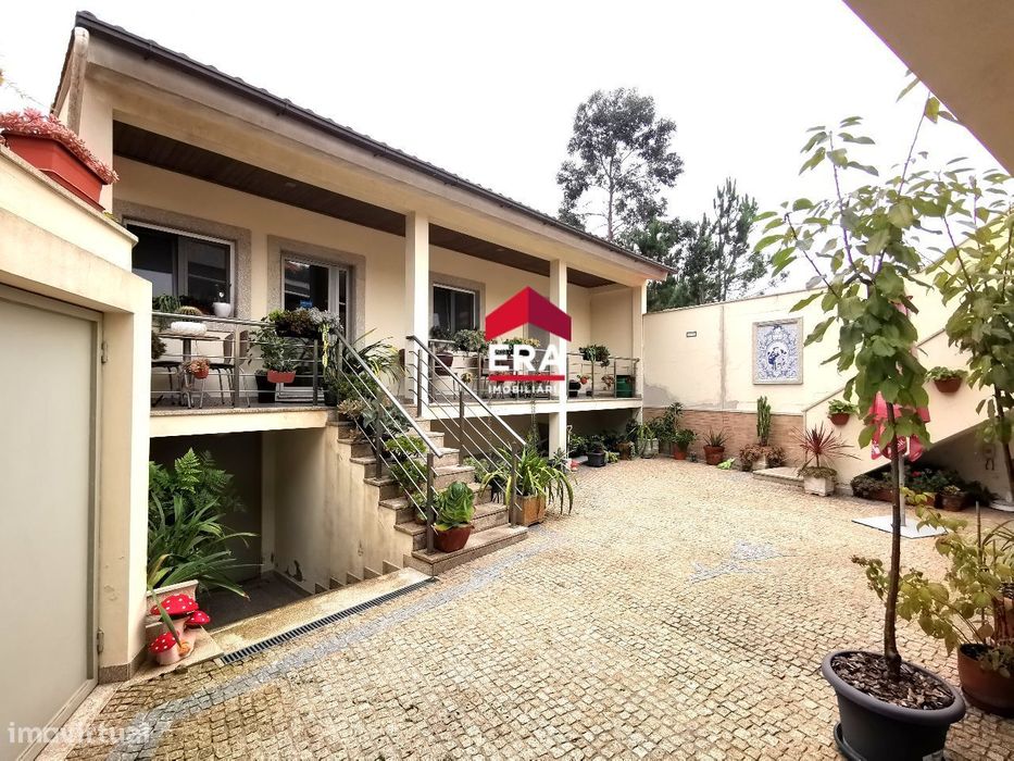 Conjunto de Lojas e Habitação p/ Arrendamento