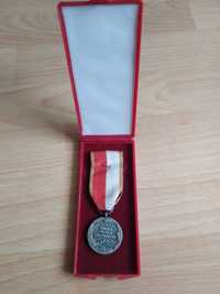 Medal 40 lecie PRL walka praca socjalizm 1984 r w etui plus okładka