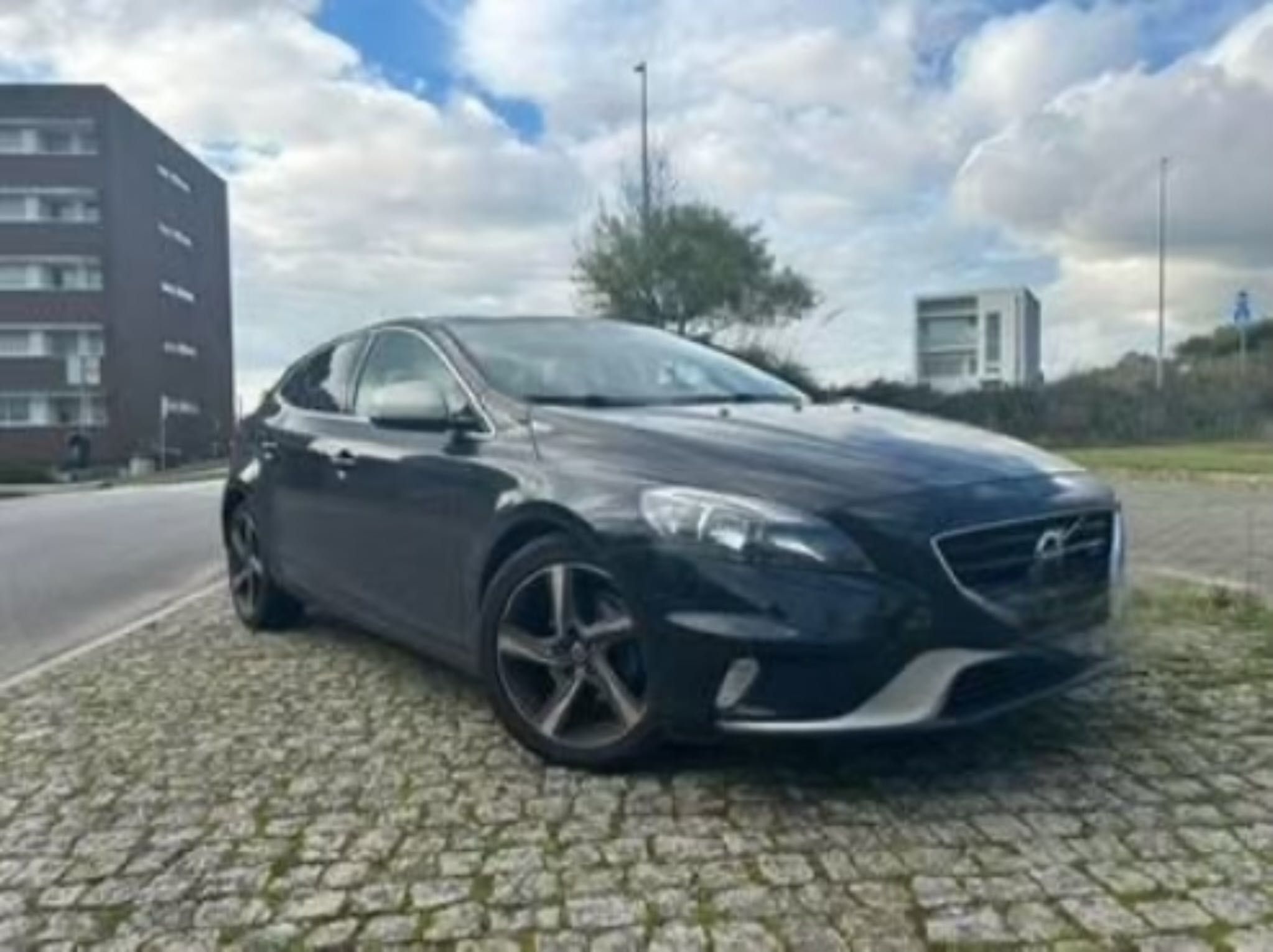Volvo V40 R Design