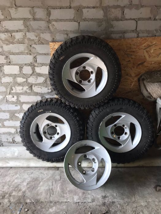 Шини на автомобіль