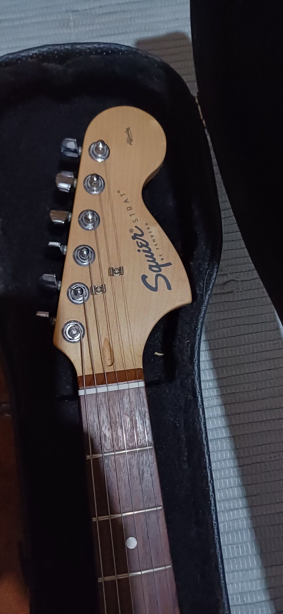 Squier stratocaster c/case