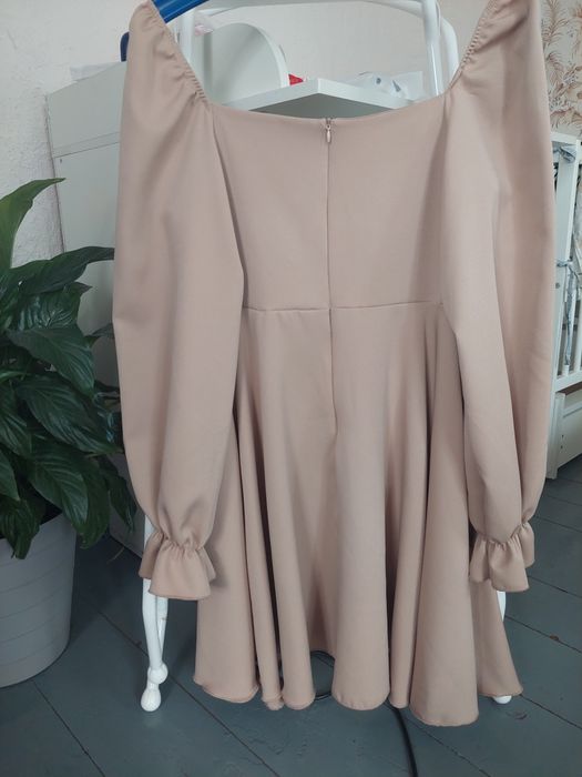 Гарна сукня бежева