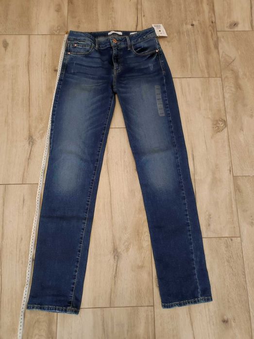 Spodnie damskie Jeasny marki GUESS  r. 28/32 "curve x Straight"