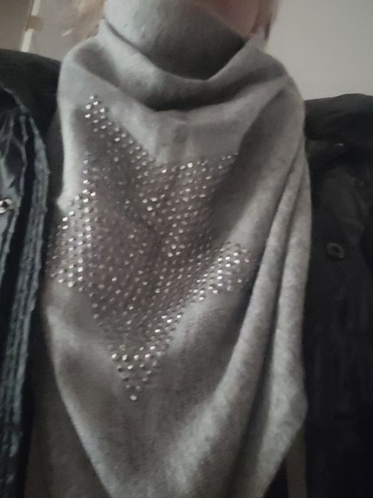 Chusta wełniana z domieszką kaszmiru firmy cassani