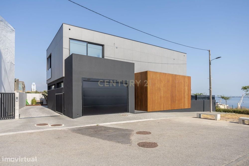 Moradia T4 de Luxo em Setúbal com Vista Rio e Serra