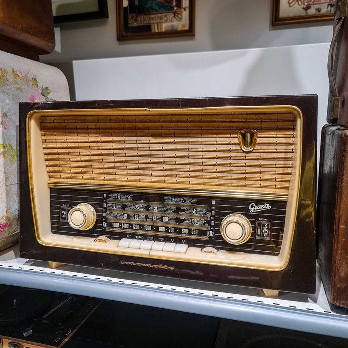 Rádio Vintage Graetz Canzonetta 384W – Alemanha, década de 1950