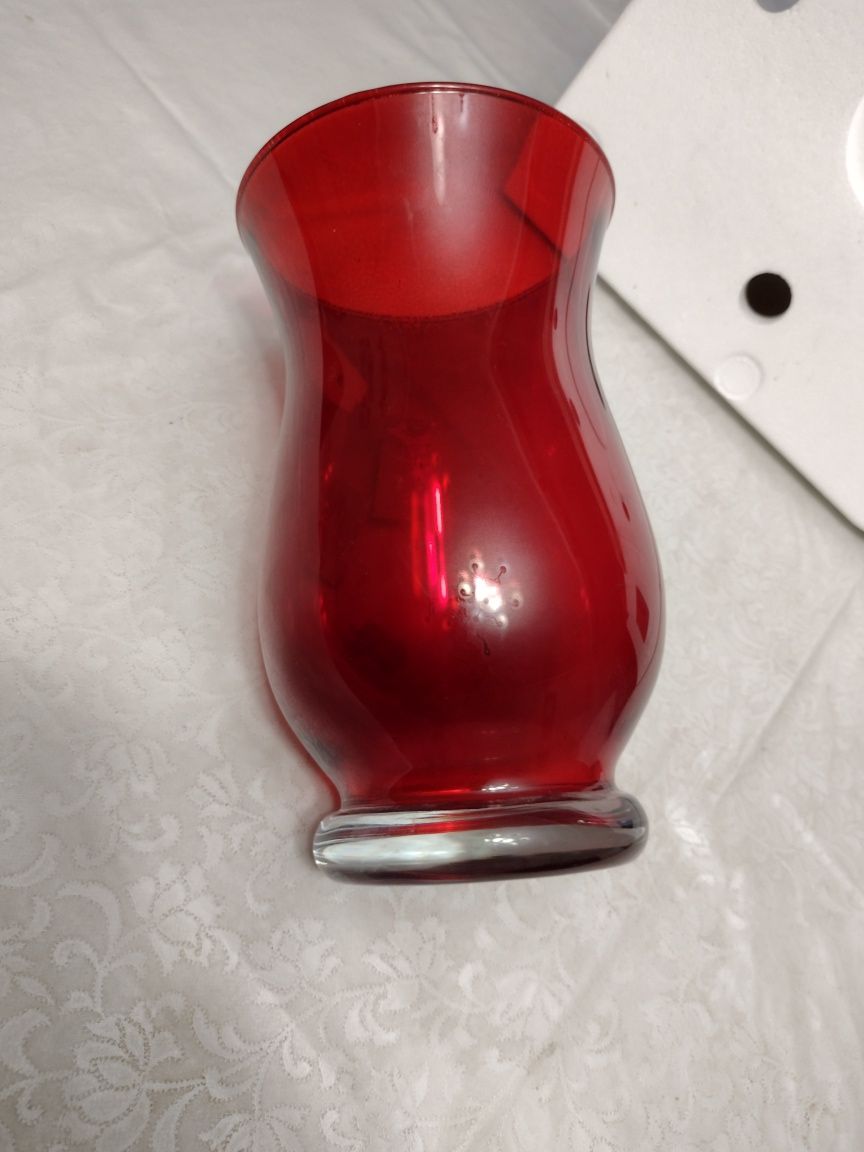 Czerwony wazon czerwone szkło PRL