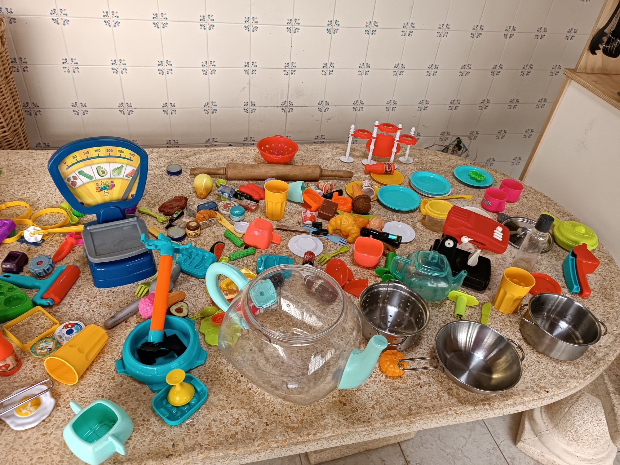 Cozinha de criança com mais de 100 utensílios incluídos