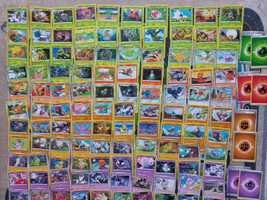 200 różnych oryginalnych kart pokemon + gratis