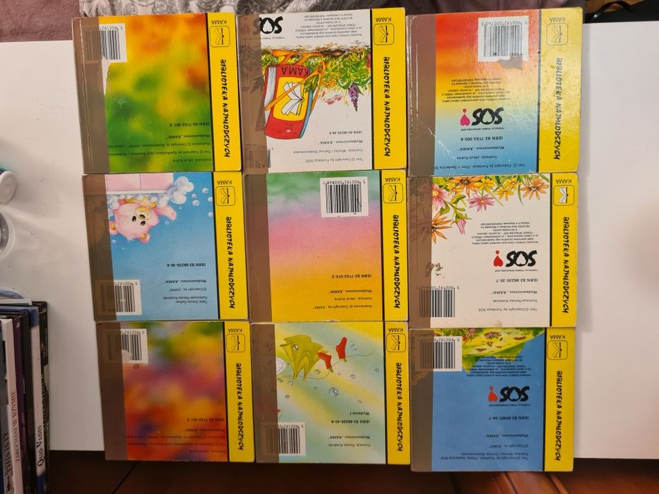 Zestaw twardych książeczek sprzed wielu lat