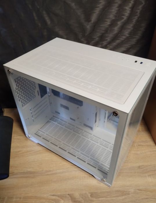 Комп'ютерний корпус CoolMen