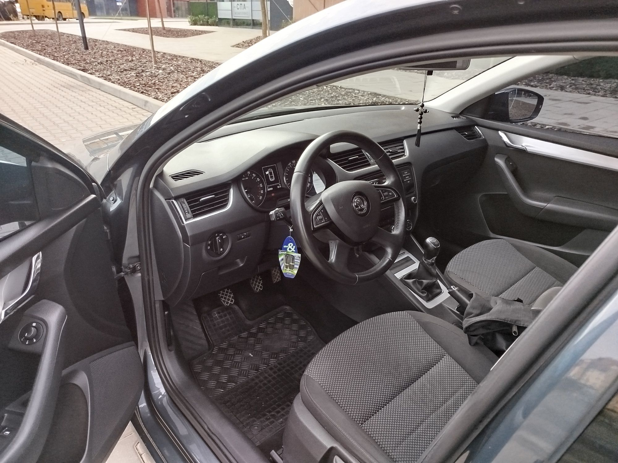 Шкода А7  1.6 tdi 2014