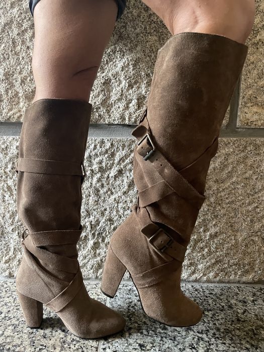 Bota cano alto camurça